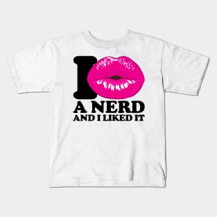 I kissed a nerd and I liked it Kids T-Shirt